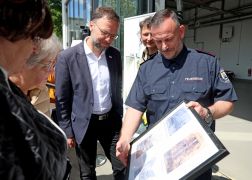 Eingeweiht In Jena Neue Feuer  Und Rettungswache In Zwaetzen 22